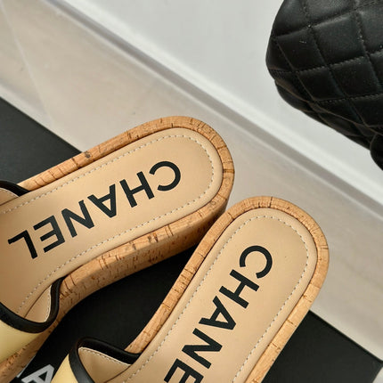 THICK SOLE LETTER SLIPPERS IN DARK CREAM SHEEPSKIN