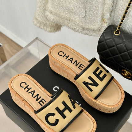 THICK SOLE LETTER SLIPPERS IN DARK CREAM SHEEPSKIN