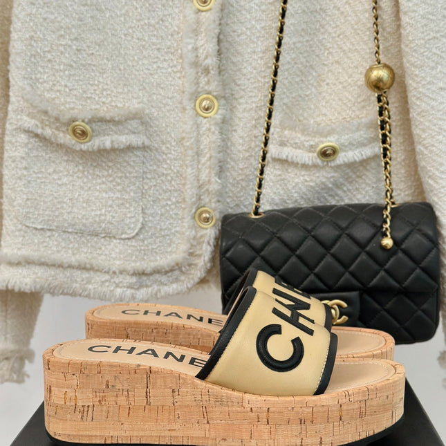 THICK SOLE LETTER SLIPPERS IN DARK CREAM SHEEPSKIN