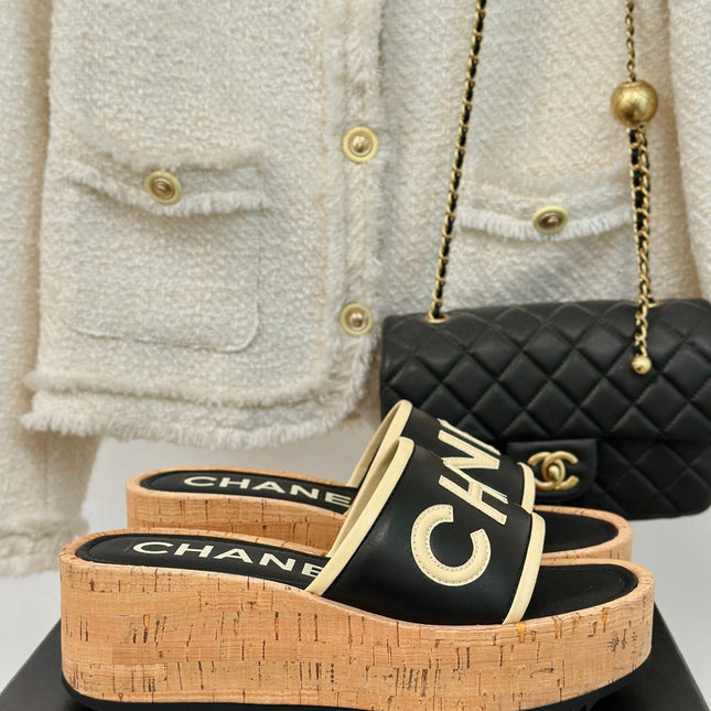 THICK SOLE LETTER SLIPPERS IN BLACK SHEEPSKIN