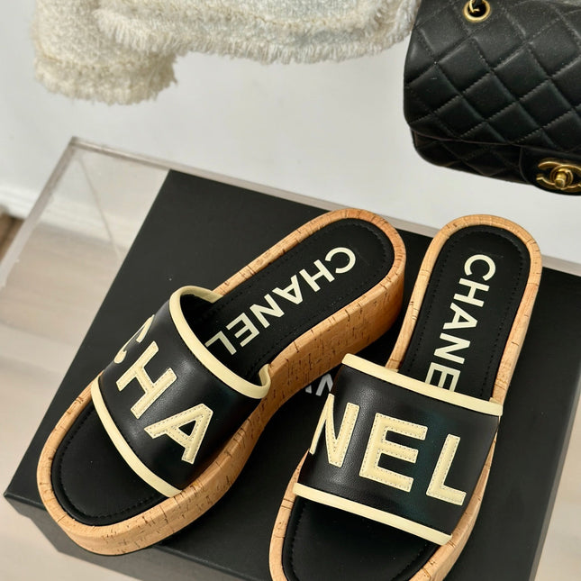 THICK SOLE LETTER SLIPPERS IN BLACK SHEEPSKIN