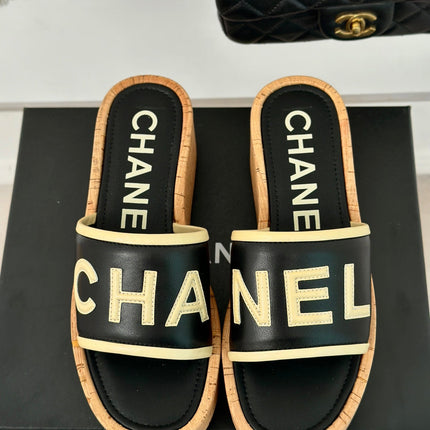 THICK SOLE LETTER SLIPPERS IN BLACK SHEEPSKIN