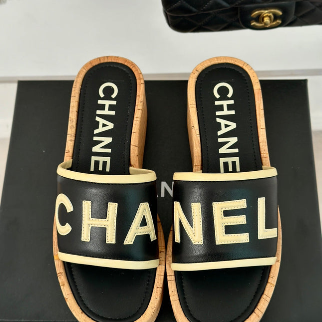 THICK SOLE LETTER SLIPPERS IN BLACK SHEEPSKIN