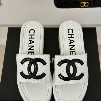 CLASSIC SLIPPERS THICK SOLE IN WHITE TWEED