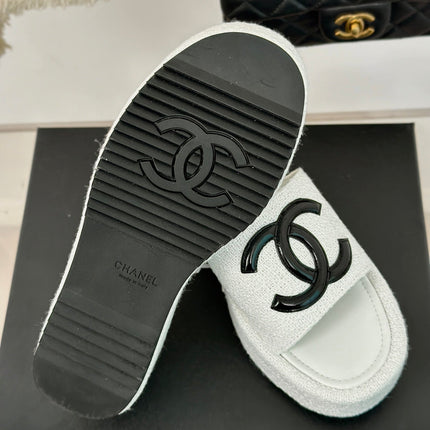 CLASSIC SLIPPERS THICK SOLE IN WHITE TWEED