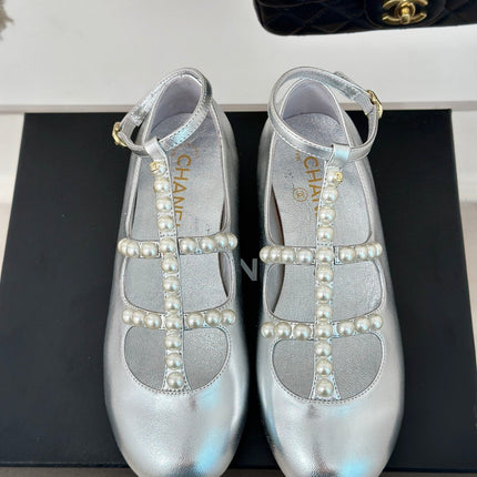 MARY JANES SHOES SILVER GOATSKIN WITH FAUX PEARL