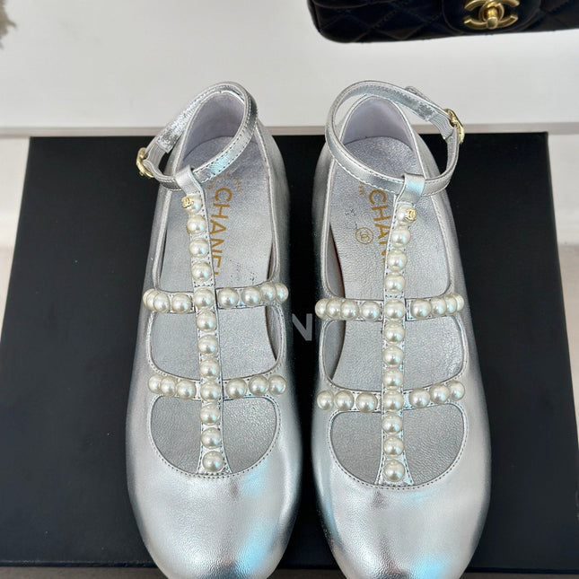 MARY JANES SHOES SILVER GOATSKIN WITH FAUX PEARL