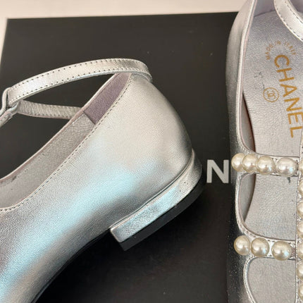MARY JANES SHOES SILVER GOATSKIN WITH FAUX PEARL