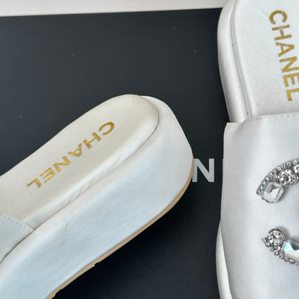 SLIPPERS THICK SOLE IN WHITE SATIN