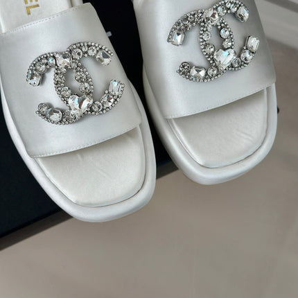 SLIPPERS THICK SOLE IN WHITE SATIN