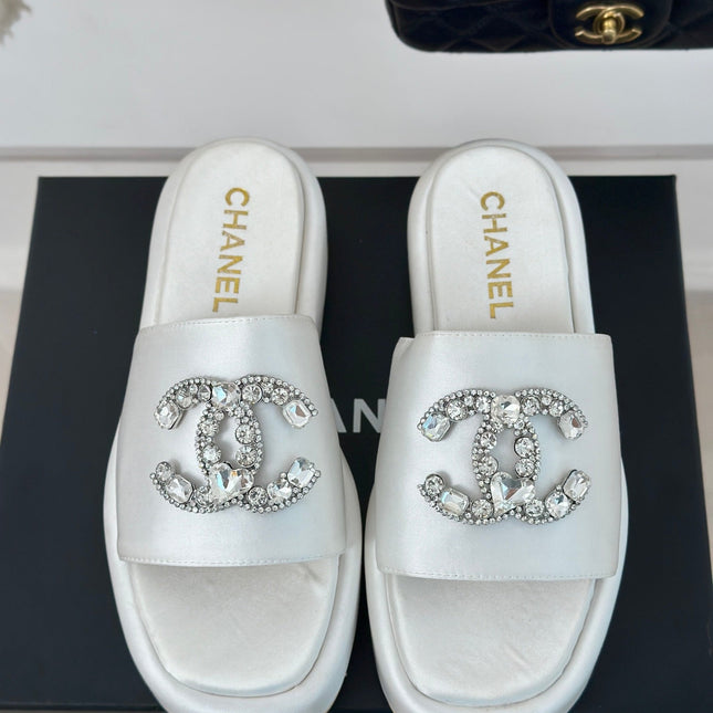 SLIPPERS THICK SOLE IN WHITE SATIN