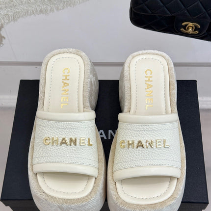 PLATFORM SLIPPERS IN WHITE LAMBSKIN