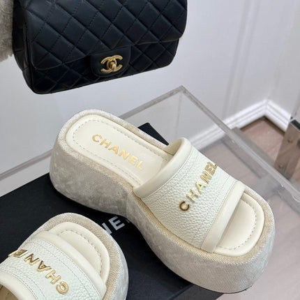 PLATFORM SLIPPERS IN WHITE LAMBSKIN