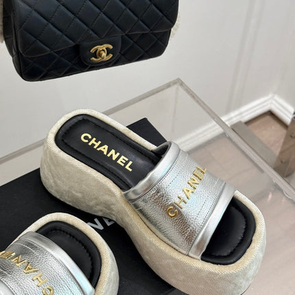 PLATFORM SLIPPERS IN SILVER LAMBSKIN