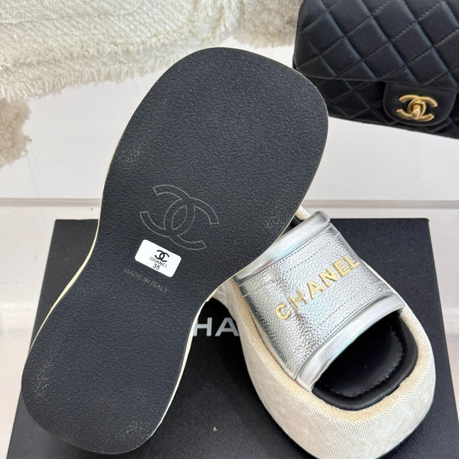 PLATFORM SLIPPERS IN SILVER LAMBSKIN