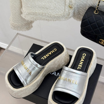 PLATFORM SLIPPERS IN SILVER LAMBSKIN