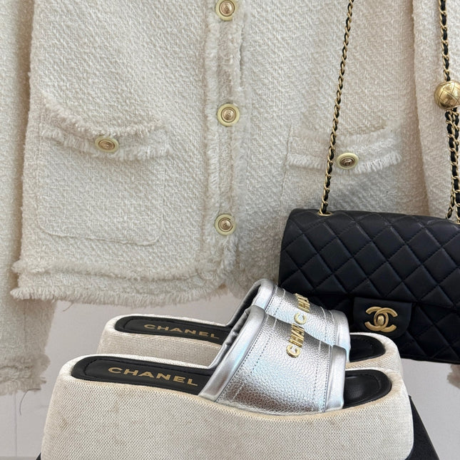 PLATFORM SLIPPERS IN SILVER LAMBSKIN