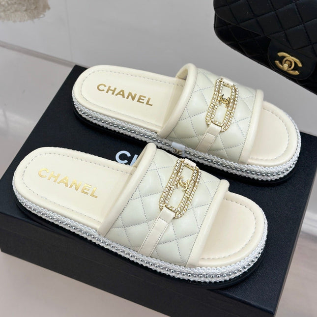 DIAMOND QUILTED CHAIN LAZY SLIPPERS IN WHITE LAMBSKIN