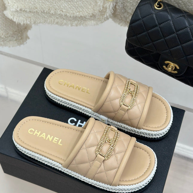 DIAMOND QUILTED CHAIN LAZY SLIPPERS IN BISQUE BEIGE LAMBSKIN