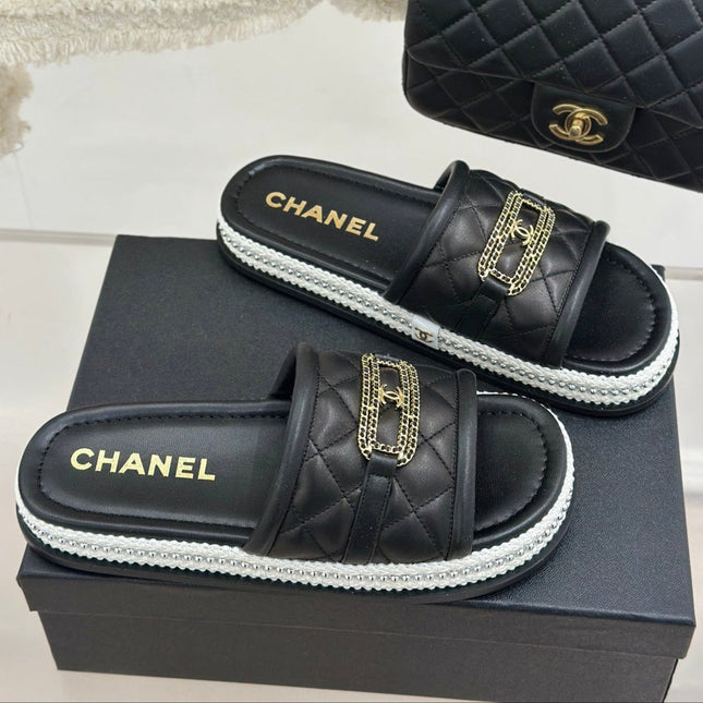 DIAMOND QUILTED CHAIN LAZY SLIPPERS IN BLACK LAMBSKIN