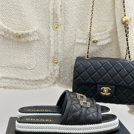 DIAMOND QUILTED CHAIN LAZY SLIPPERS IN BLACK LAMBSKIN