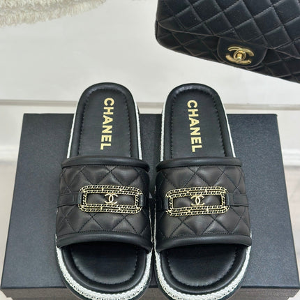 DIAMOND QUILTED CHAIN LAZY SLIPPERS IN BLACK LAMBSKIN