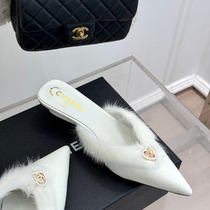 RABBIT FUR POINTED-TOE MULE IN WHITE LAMBSKIN