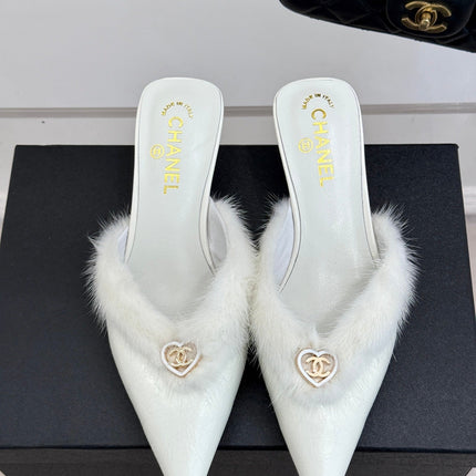 RABBIT FUR POINTED-TOE MULE IN WHITE LAMBSKIN