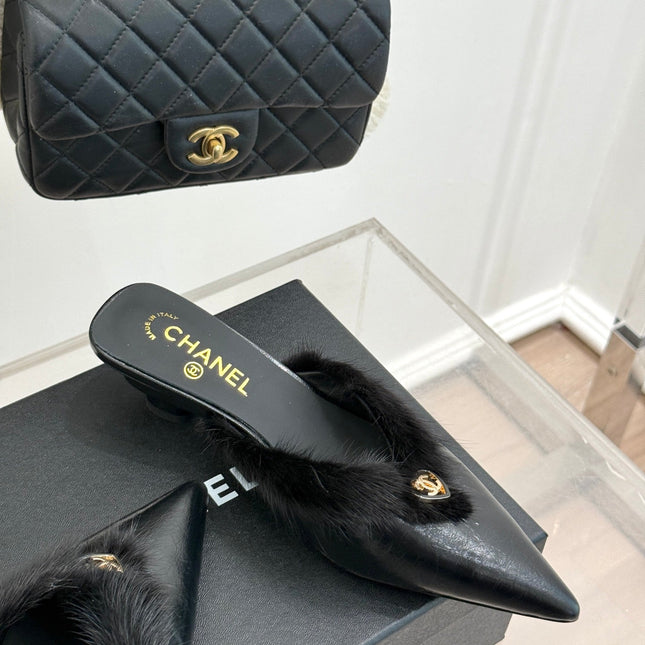 RABBIT FUR POINTED-TOE MULE IN BLACK LAMBSKIN