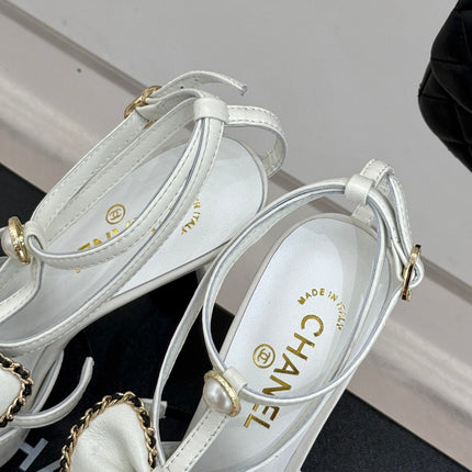 CHAIN BOW HIGH HEEL 8 CM SLINGBACKS IN WHITE SUEDE