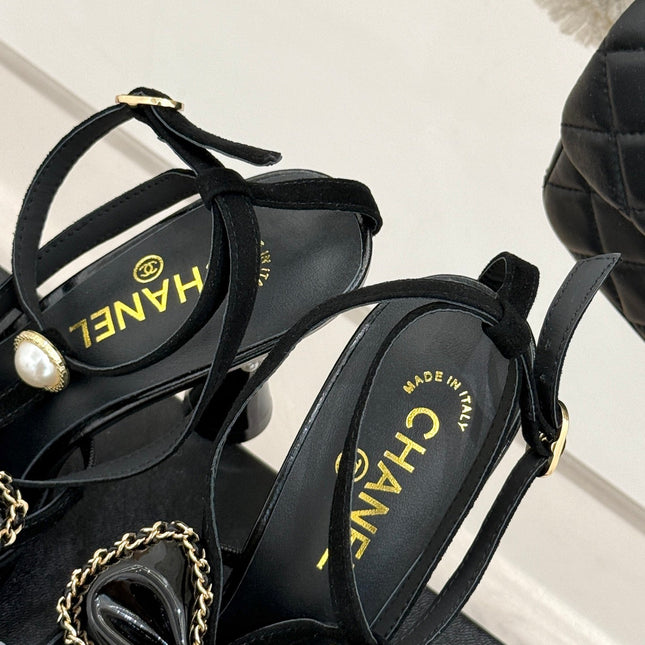 CHAIN BOW HIGH HEEL 8 CM SLINGBACKS IN BLACK SUEDE