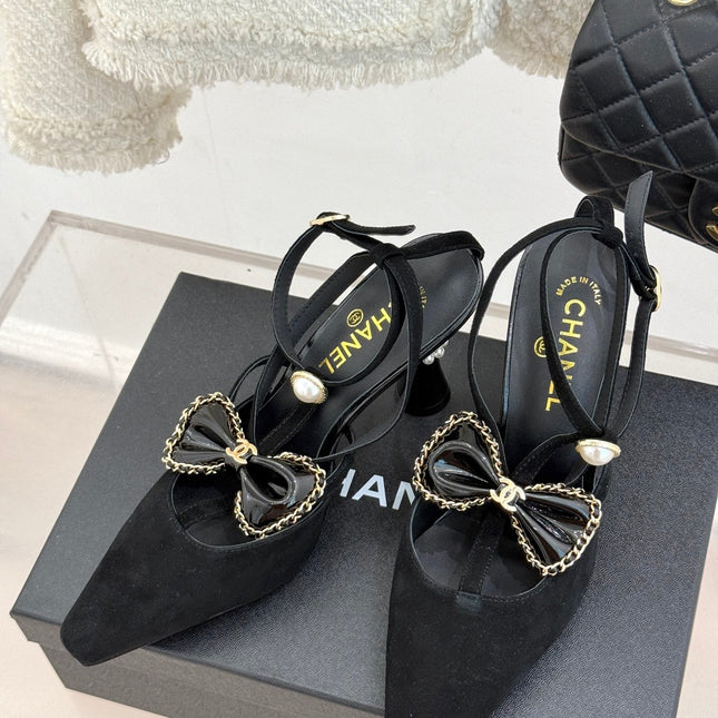 CHAIN BOW HIGH HEEL 8 CM SLINGBACKS IN BLACK SUEDE