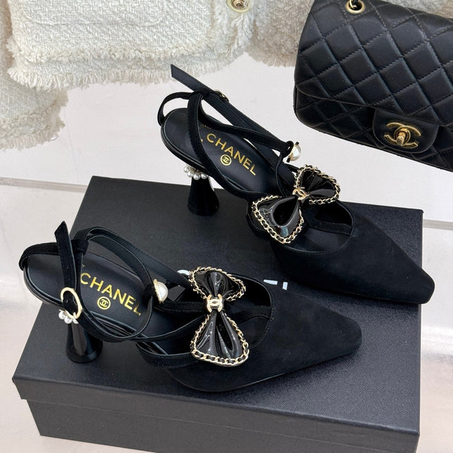 CHAIN BOW HIGH HEEL 8 CM SLINGBACKS IN BLACK SUEDE