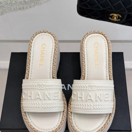 THICK SOLE WEDGE SLIPPERS IN WHITE CALFSKIN