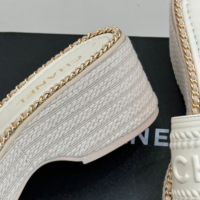 THICK SOLE WEDGE SLIPPERS IN WHITE CALFSKIN