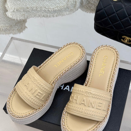 THICK SOLE WEDGE SLIPPERS IN BISQUE BEIGE CALFSKIN