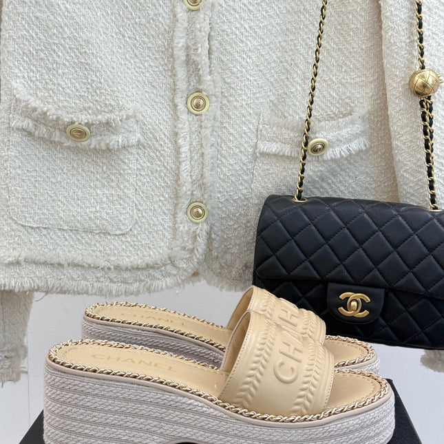 THICK SOLE WEDGE SLIPPERS IN BISQUE BEIGE CALFSKIN