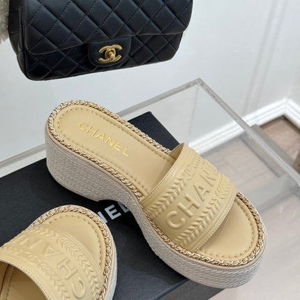 THICK SOLE WEDGE SLIPPERS IN BISQUE BEIGE CALFSKIN