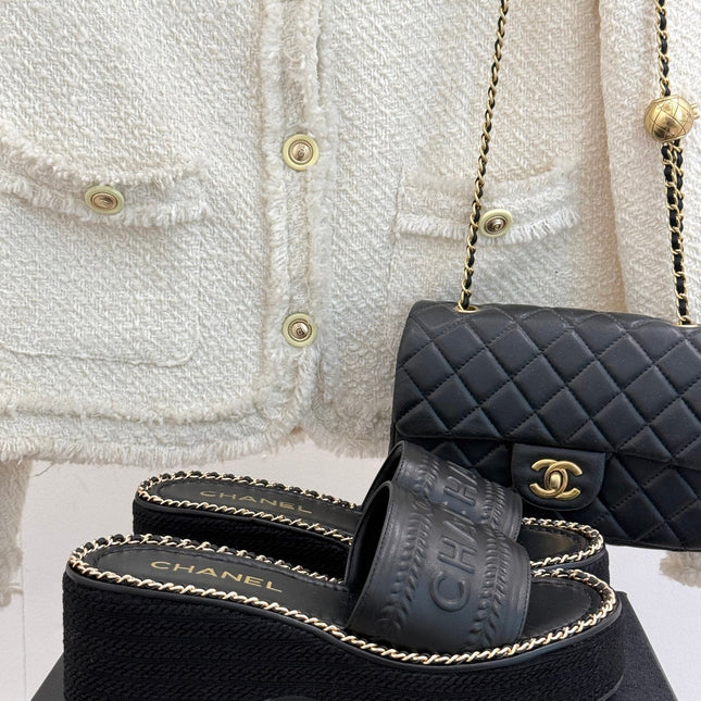 THICK SOLE WEDGE SLIPPERS IN BLACK CALFSKIN