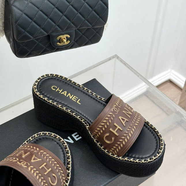 THICK SOLE WEDGE SLIPPERS IN CHOCOLATE BROWN CALFSKIN