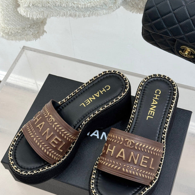 THICK SOLE WEDGE SLIPPERS IN CHOCOLATE BROWN CALFSKIN