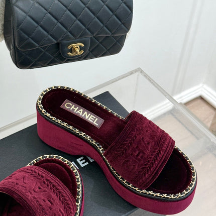 THICK SOLE WEDGE SLIPPERS IN MAROON RED VELVET