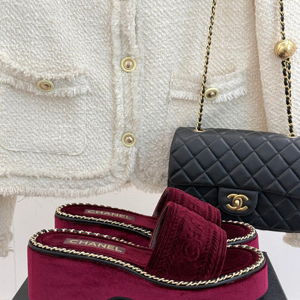 THICK SOLE WEDGE SLIPPERS IN MAROON RED VELVET