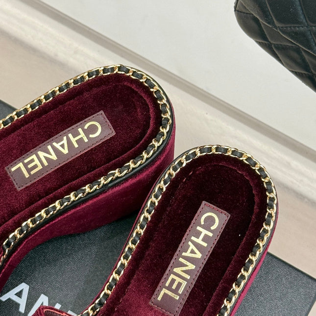 THICK SOLE WEDGE SLIPPERS IN MAROON RED VELVET