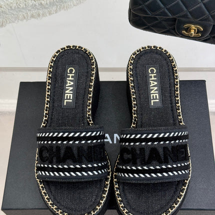 THICK SOLE WEDGE SLIPPERS IN BLACK DENIM FABRIC