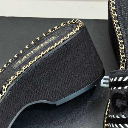 THICK SOLE WEDGE SLIPPERS IN BLACK DENIM FABRIC