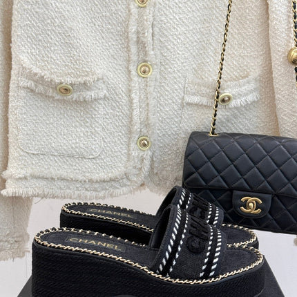 THICK SOLE WEDGE SLIPPERS IN BLACK DENIM FABRIC