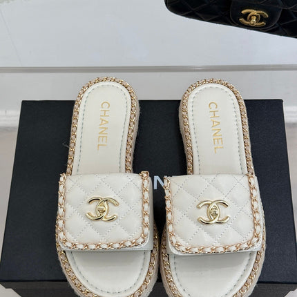 FLAT CHAIN HEART SLIPPER IN WHITE LAMBSKIN