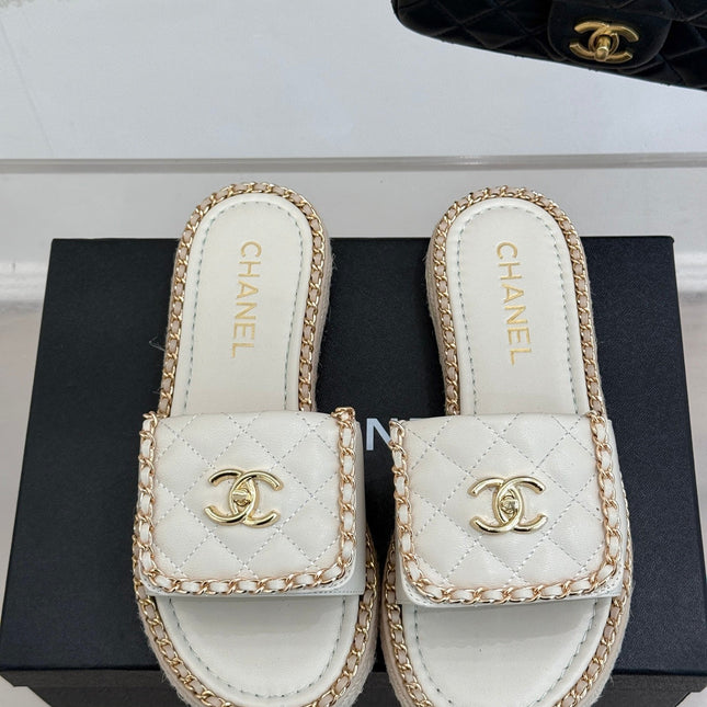 FLAT CHAIN HEART SLIPPER IN WHITE LAMBSKIN