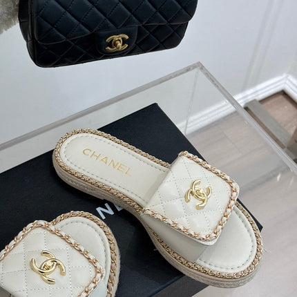 FLAT CHAIN HEART SLIPPER IN WHITE LAMBSKIN